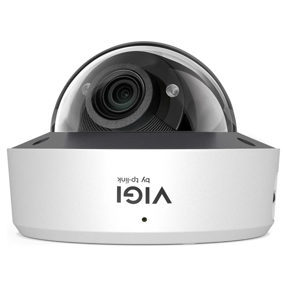 Dome recht van voren: de zoomlens en de infraroodled's achter de koepel