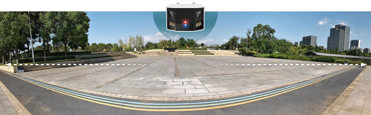 Panoramabeeld van een plein met weg en bomen, met de camera uitvergroot in beeld